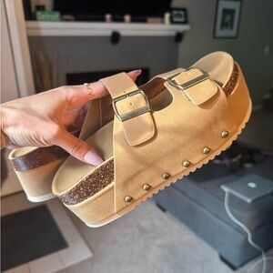 Chic Tan Platform Sandals with Buckles